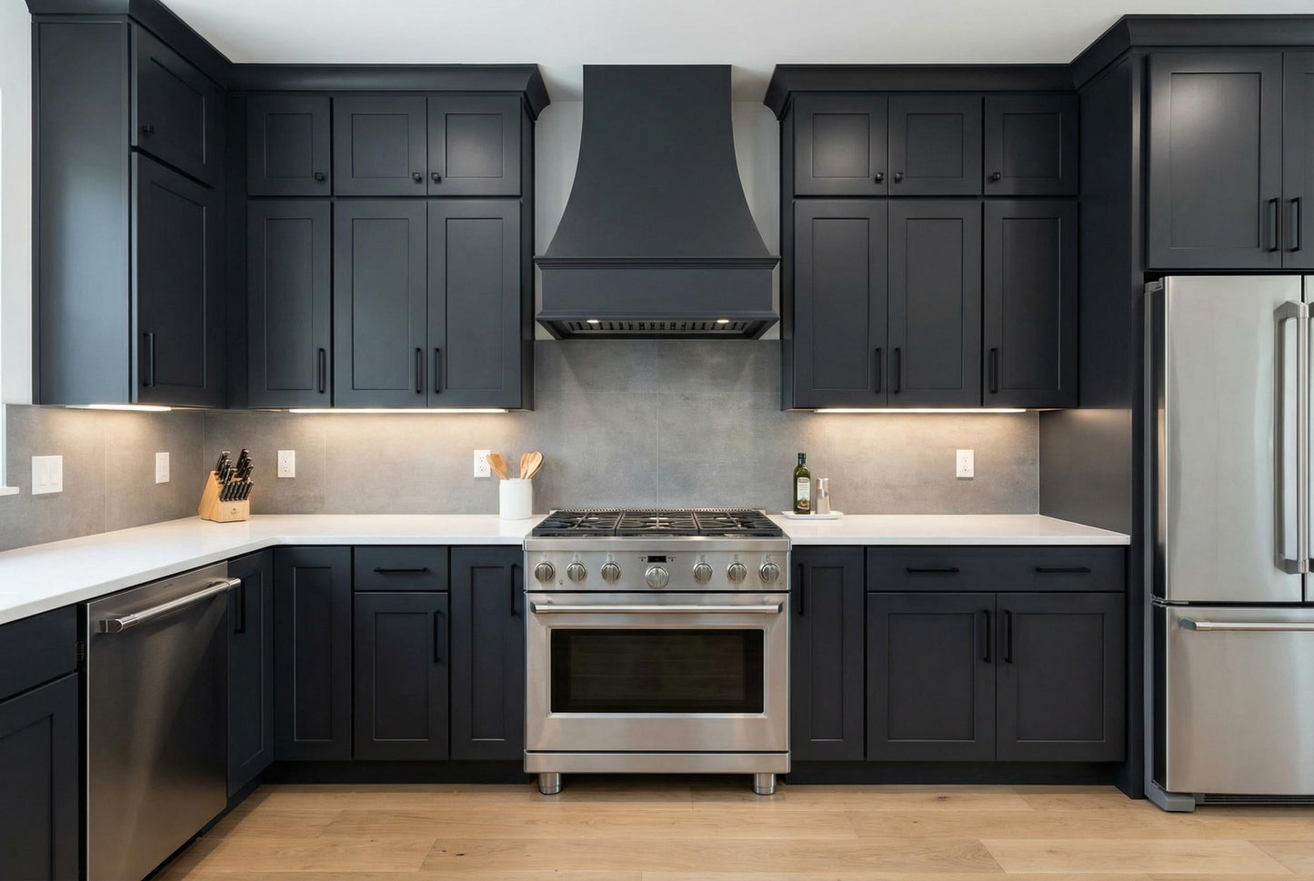 Shaker Bridge Wall Cabinet 27" (W2712GD) · Ardelle - Ebony - Lifestyle 1