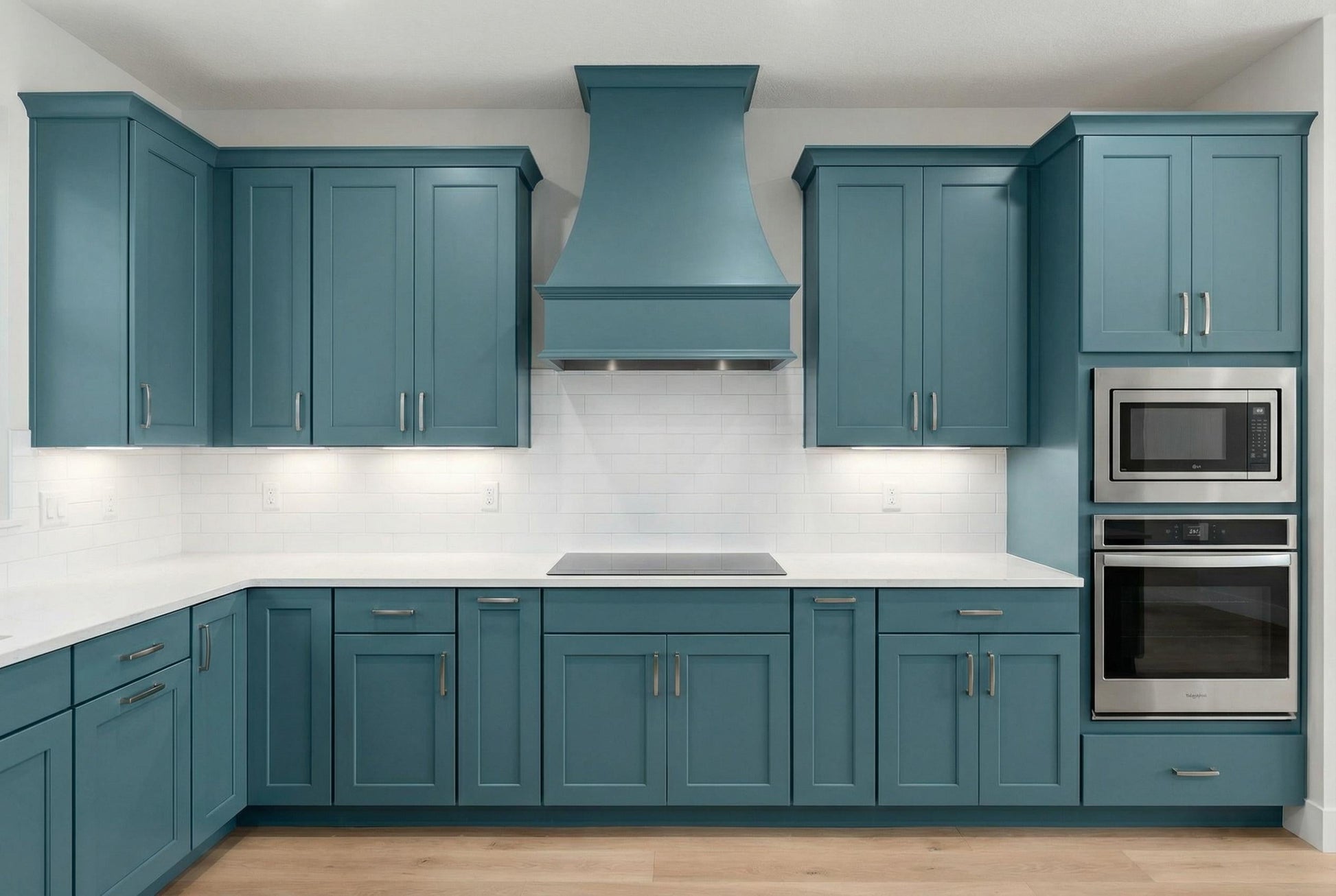 Shaker Bridge Wall Cabinet 27" (W2718) · Tallis
